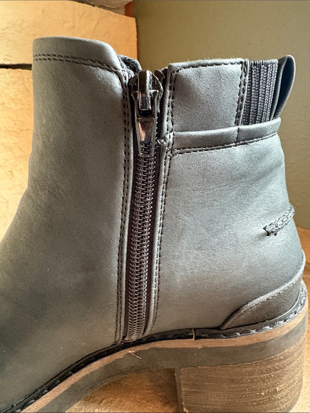 B-52 by Bullboxer Women's Black Ankle Booties - Classic Chelsea Style (size 7) - Picture 7 of 8